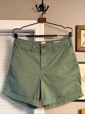 GAP Khaki Short 5”